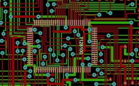 圖1：兩種PCB模型的部分電路。頂圖：傳統(tǒng)設(shè)計版本。